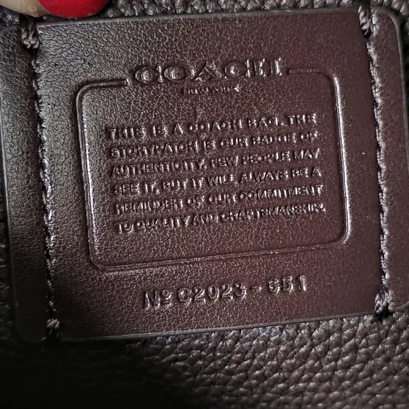 Coach Lora Bucket Bag with Whipstitch Detail in a light taupe - Picture 3 of 16